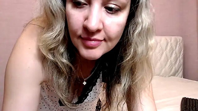 XXX chat uživo modela PrettyTayaOne