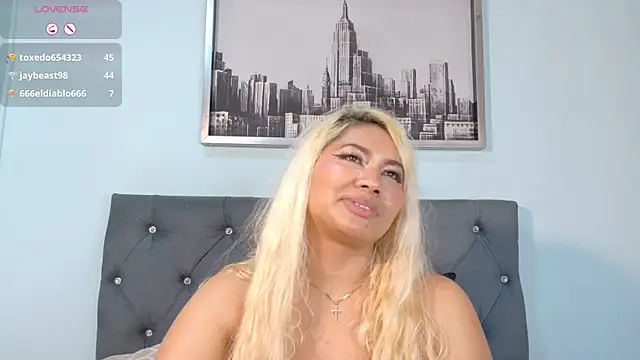 IvonnyBon_gh's Webcam Show