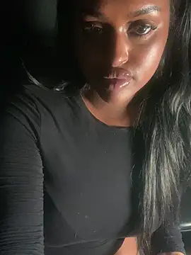 Realriyaaa Webcam-Show