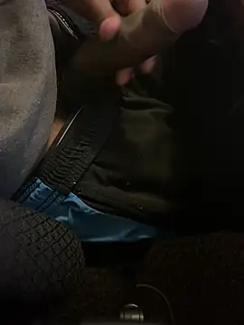 Pokazy przed kamerką – sexcboi69