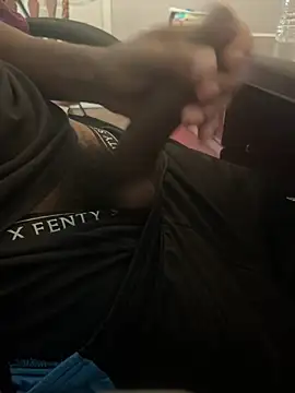 Pokazy przed kamerką – sexcboi69