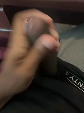 Pokazy przed kamerką – sexcboi69