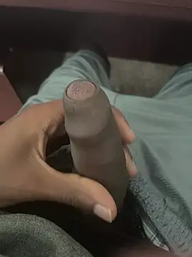 Pokazy przed kamerką – sexcboi69