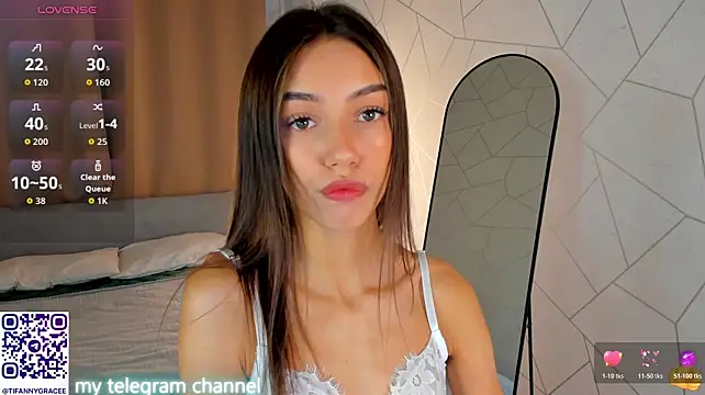 Tiffany-Grace Show in webcam