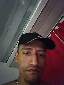 Show modela TuCanero23cm na web-kameri