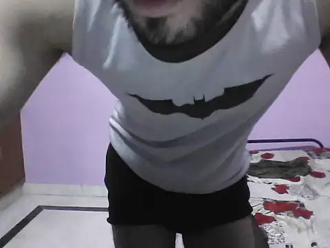 הופעת וובקאם של TITE_PUSSY_LOVER