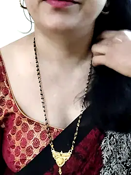 Show de Yazhini-Cam na webcam