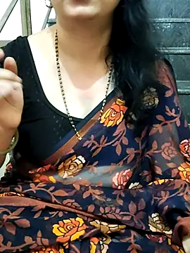 Yazhini-Cam Show Webcam