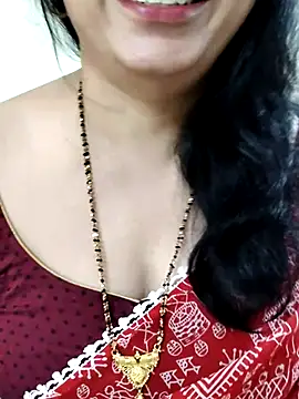 Yazhini-Cam Show in webcam