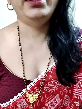 Show de Yazhini-Cam na webcam