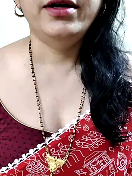 Show de Yazhini-Cam na webcam