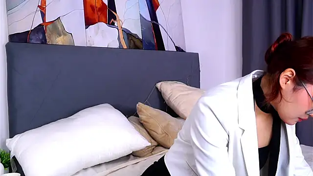 NelleMihalko's Live XXX Chat