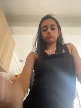 leilani_X Adlı Modelin Canlı XXX Sohbeti