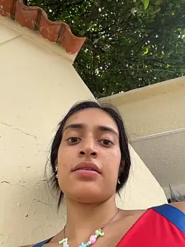 leilani_X Adlı Modelin Canlı XXX Sohbeti