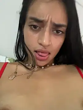 leilani_X Adlı Modelin Canlı XXX Sohbeti