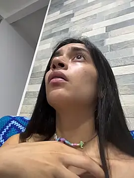 leilani_X Adlı Modelin Canlı XXX Sohbeti