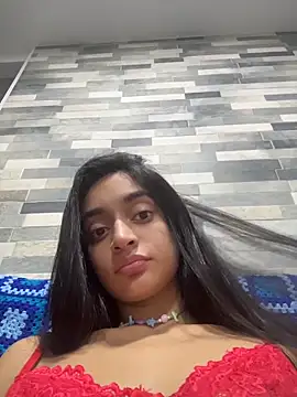 leilani_X Adlı Modelin Canlı XXX Sohbeti