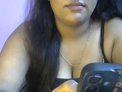 QUEEN-OF-QUEEN's Live XXX Chat