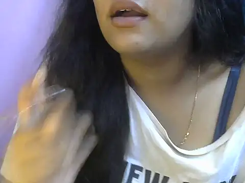 QUEEN-OF-QUEEN Adlı Modelin Canlı XXX Sohbeti