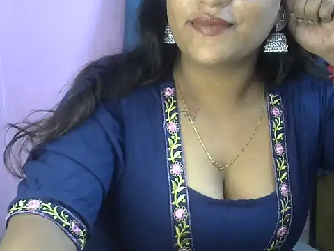 Živý XXX chat QUEEN-OF-QUEEN