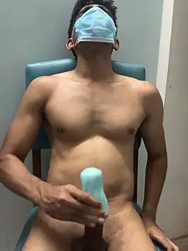 BadBoyTom78 网络视讯表演