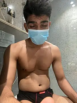 Naughtytomboy78 在線直播表演