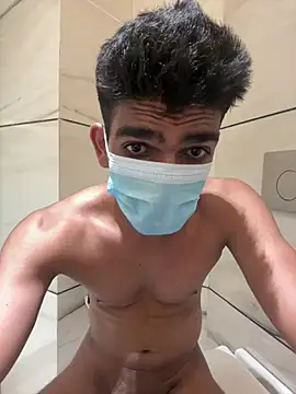 Naughtytomboy78 在線直播表演