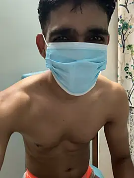Naughtytomboy78 在線直播表演