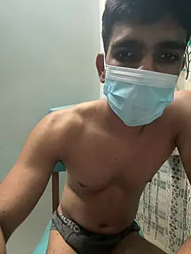 Show modela Naughtytomboy78 na web-kameri