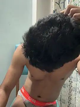 Naughtytomboy78 在線直播表演