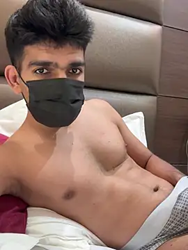 Naughtytomboy78 在線直播表演