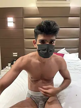 Naughtytomboy78 在線直播表演