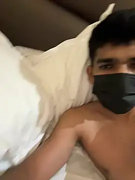 Naughtytomboy78 在線直播表演