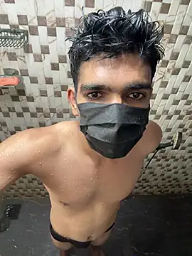 Naughtytomboy78 webkamerás műsora