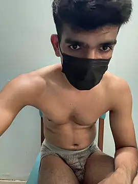 Naughtytomboy78 在線直播表演