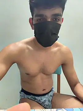 Naughtytomboy78 在線直播表演