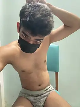 Pokazy przed kamerką – Naughtytomboy78