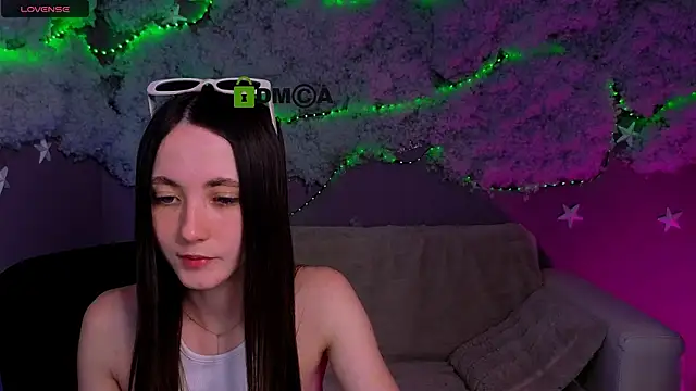 bella_dorn's Live Chat Room
