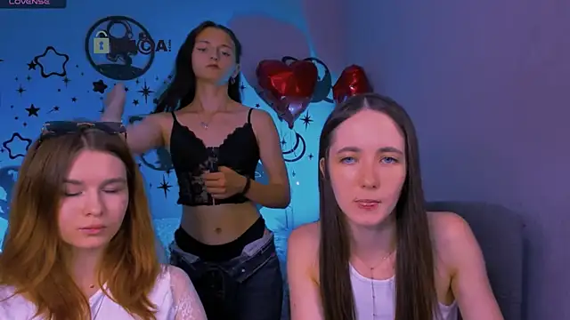 bella_dorn Show in webcam