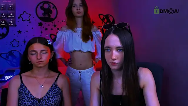 bella_dorn Show in webcam