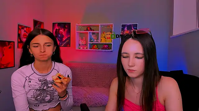 bella_dorn Show in webcam