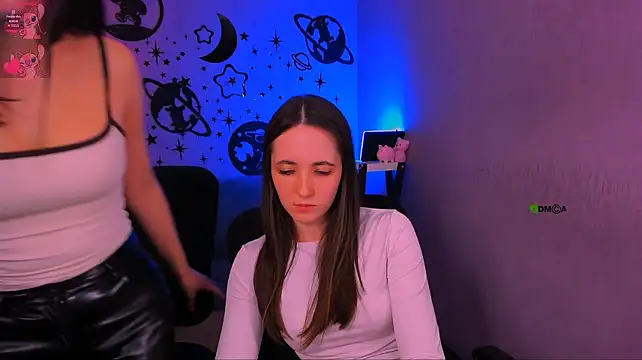 bella_dorn Show in webcam