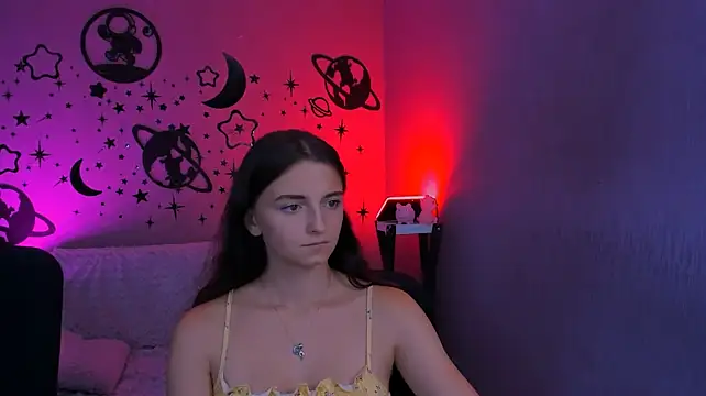 bella_dorn Show in webcam