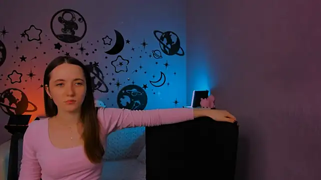 bella_dorn Show in webcam