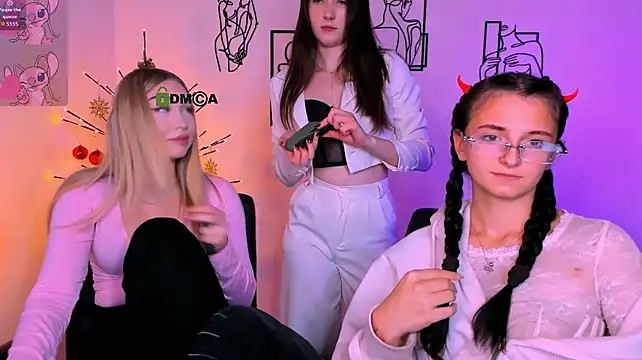 bella_dorn Show in webcam