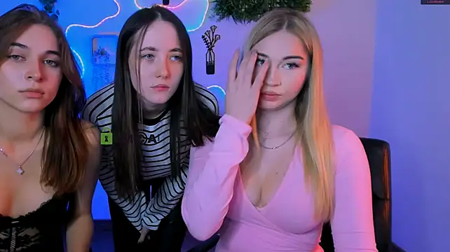 bella_dorn's Webcam Show