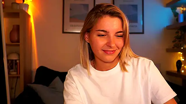 tiny_pixieee's Webcam Show