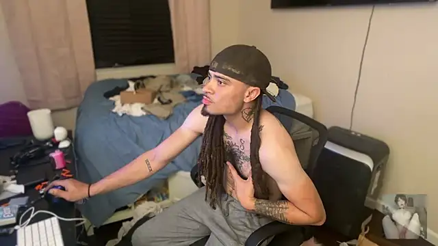 הופעת וובקאם של thxbxbydjxc