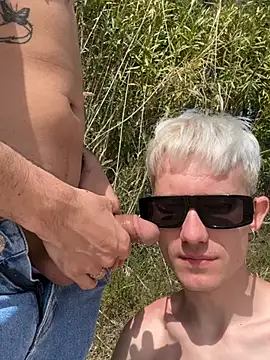 AlphaTwinks Pertunjukan Webcam