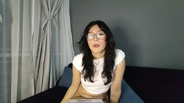 MiiaCullens' Live Chat Room